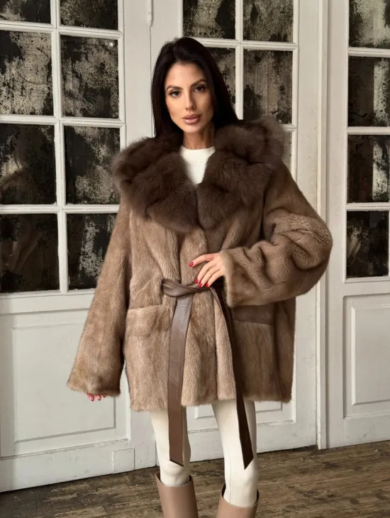 Полушубок кимоно из меха норки Almond с капюшоном куница