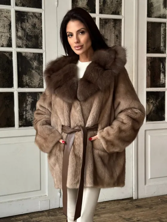 Полушубок кимоно из меха норки Almond с капюшоном куница