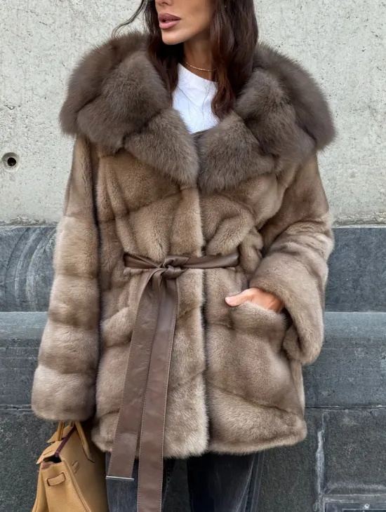 Женское зимнее норковое пончо с капюшоном куница - цвет пастель