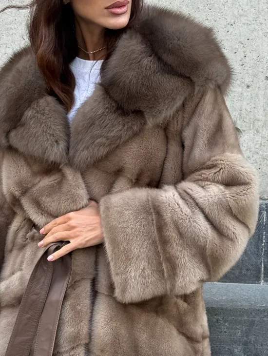 Женское зимнее норковое пончо с капюшоном куница - цвет пастель