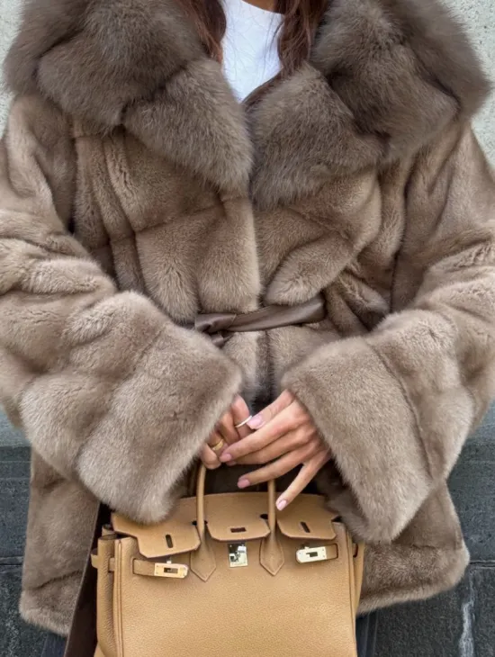 Женское зимнее норковое пончо с капюшоном куница - цвет пастель