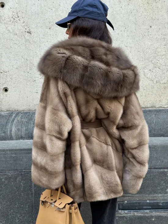 Женское зимнее норковое пончо с капюшоном куница - цвет пастель