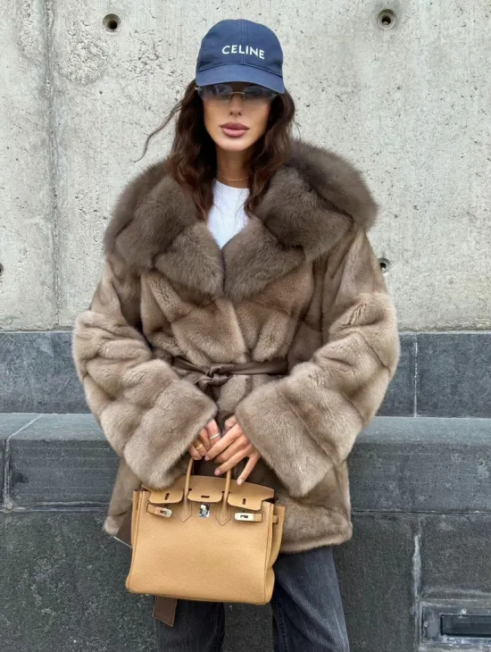 Женское зимнее норковое пончо с капюшоном куница - цвет пастель