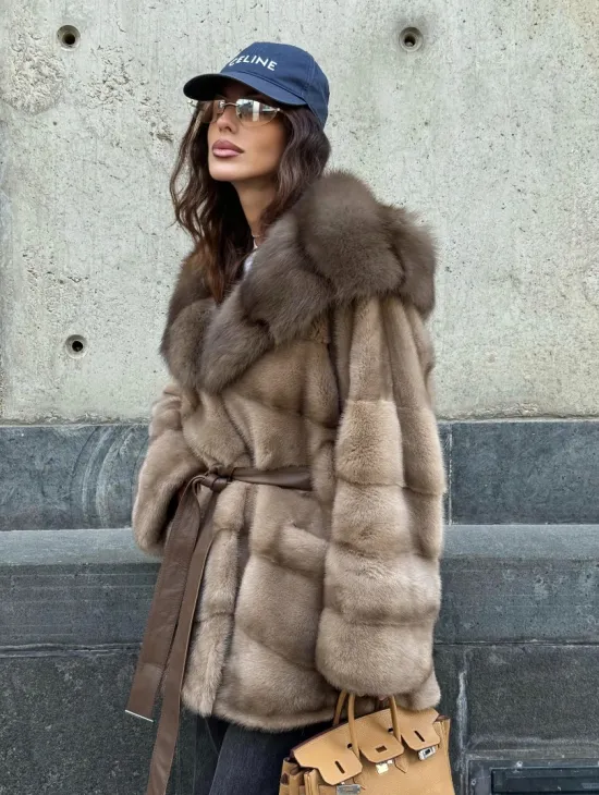 Женское зимнее норковое пончо с капюшоном куница - цвет пастель