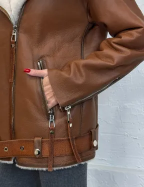 Дубленка - куртка женская из натуральной овчины с капюшоном из меха финского песца