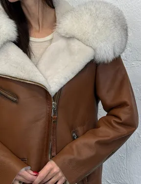 Дубленка - куртка женская из натуральной овчины с капюшоном из меха финского песца