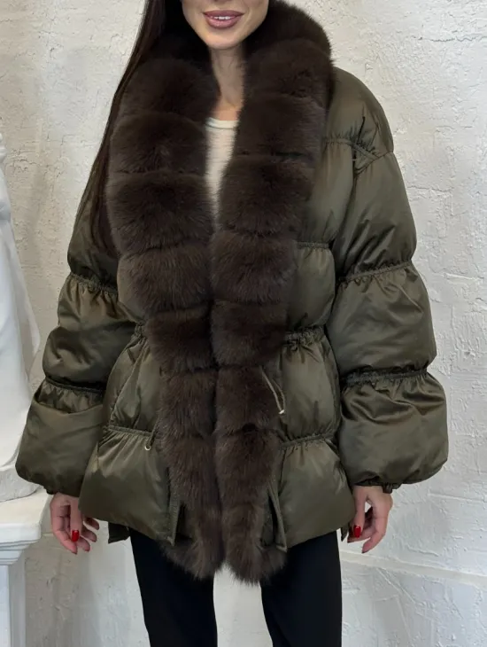 Женский стеганный пуховик на гусином пуху с отделкой из меха песца