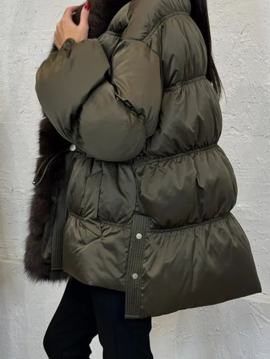 Женский стеганный пуховик на гусином пуху с отделкой из меха песца