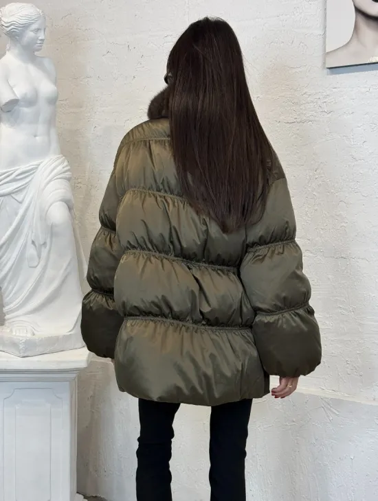 Женский стеганный пуховик на гусином пуху с отделкой из меха песца