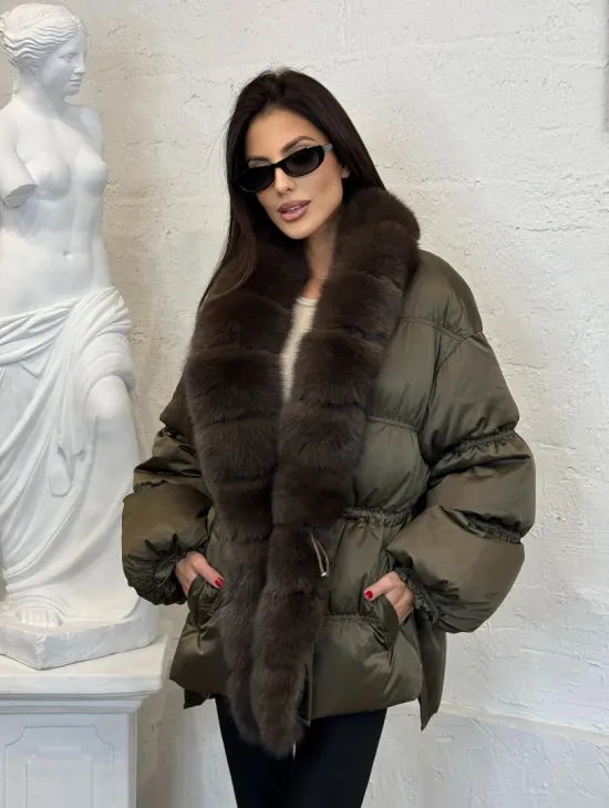 Женский стеганный пуховик на гусином пуху с отделкой из меха песца