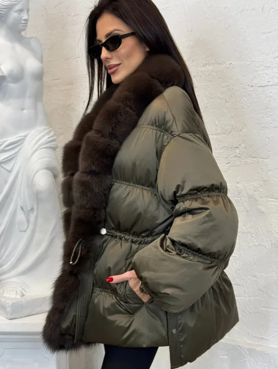 Женский стеганный пуховик на гусином пуху с отделкой из меха песца