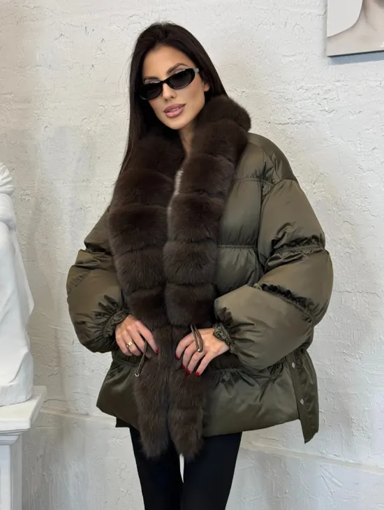 Женский стеганный пуховик на гусином пуху с отделкой из меха песца