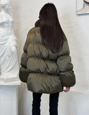 Женский стеганный пуховик на гусином пуху с отделкой из меха песца