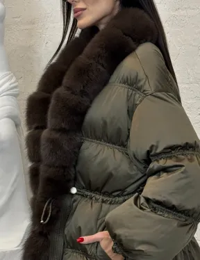 Женский стеганный пуховик на гусином пуху с отделкой из меха песца