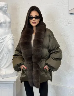 Женский стеганный пуховик на гусином пуху с отделкой из меха песца