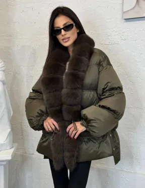 Женский стеганный пуховик на гусином пуху с отделкой из меха песца