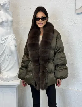 Женский стеганный пуховик на гусином пуху с отделкой из меха песца