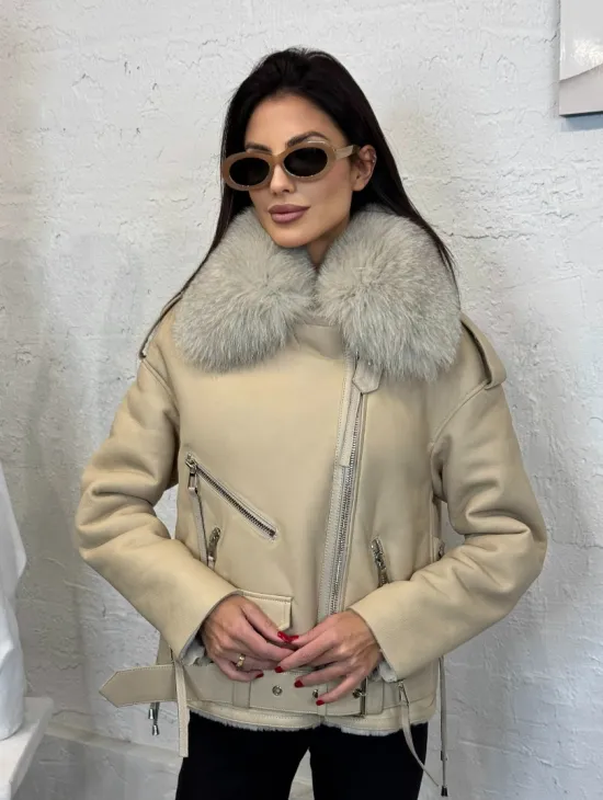 Дубленка из натуральной овчины со шнуровкой на спине и воротником из меха песца