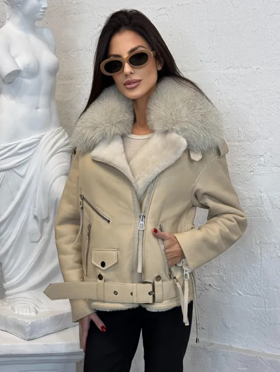 Дубленка из натуральной овчины со шнуровкой на спине и воротником из меха песца