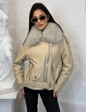 Дубленка из натуральной овчины со шнуровкой на спине и воротником из меха песца