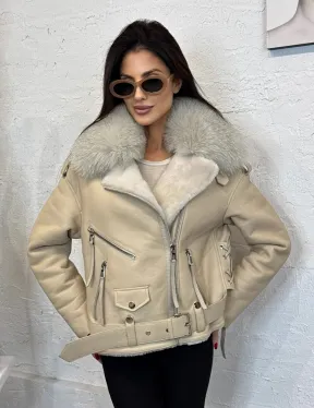 Дубленка из натуральной овчины со шнуровкой на спине и воротником из меха песца