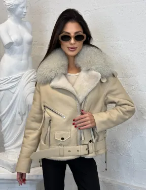 Дубленка из натуральной овчины со шнуровкой на спине и воротником из меха песца