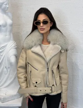 Дубленка из натуральной овчины со шнуровкой на спине и воротником из меха песца