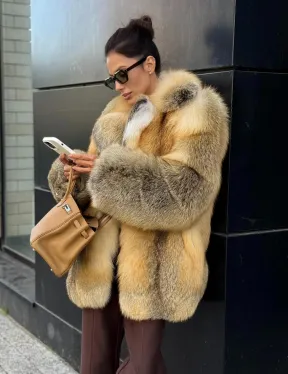 Золотистая шуба из натурального меха лисы цельные пластины