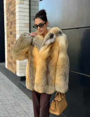 Золотистая шуба из натурального меха лисы цельные пластины