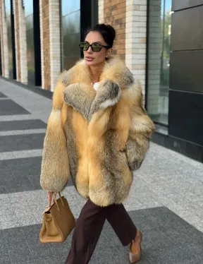 Золотистая шуба из натурального меха лисы цельные пластины