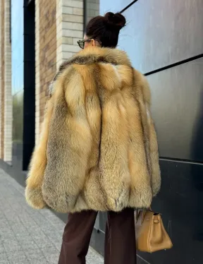 Золотистая шуба из натурального меха лисы цельные пластины