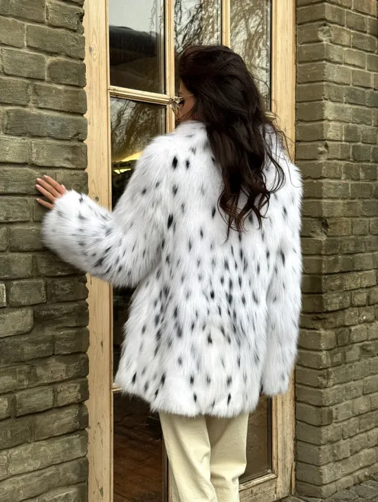 Шуба из цельных шкур натурального меха лисы под рысь (ручная работа)
