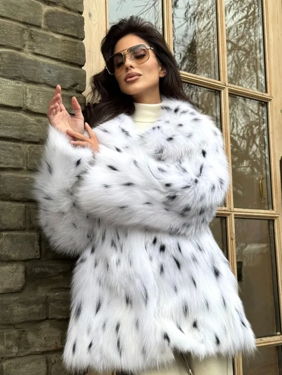 Шуба из цельных шкур натурального меха лисы под рысь (ручная работа)