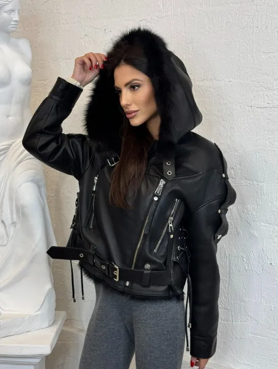 Короткая женская куртка - дубленка из натуральной кожи и мехом тосканы внутри, капюшон