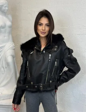 Короткая женская куртка - дубленка из натуральной кожи и мехом тосканы внутри, капюшон