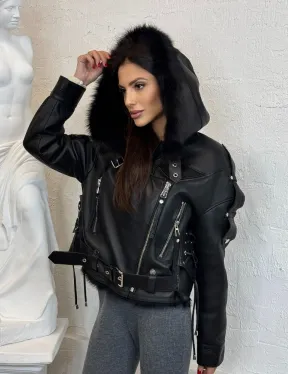 Короткая женская куртка - дубленка из натуральной кожи и мехом тосканы внутри, капюшон