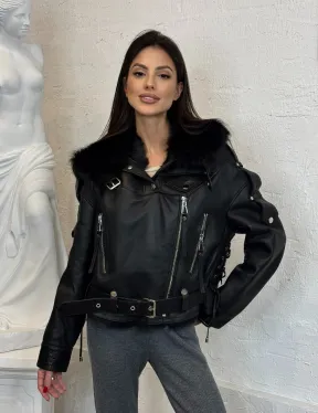 Короткая женская куртка - дубленка из натуральной кожи и мехом тосканы внутри, капюшон