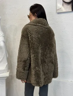 Дублёнка «Дафлкот» cредней длины из овчины Tigrado на застёжках - кожаные ремешки