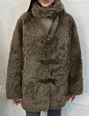 Дублёнка «Дафлкот» cредней длины из овчины Tigrado на застёжках - кожаные ремешки