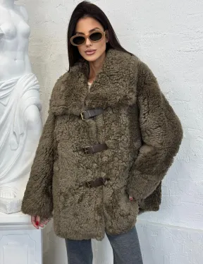 Дублёнка «Дафлкот» cредней длины из овчины Tigrado на застёжках - кожаные ремешки