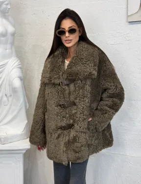 Дублёнка «Дафлкот» cредней длины из овчины Tigrado на застёжках - кожаные ремешки