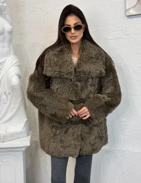 Дублёнка «Дафлкот» cредней длины из овчины Tigrado на застёжках - кожаные ремешки