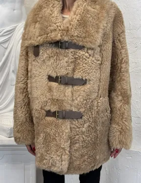 Бежевая женская дубленка из натуральной овчины Тиградо средней длины с отложным воротником