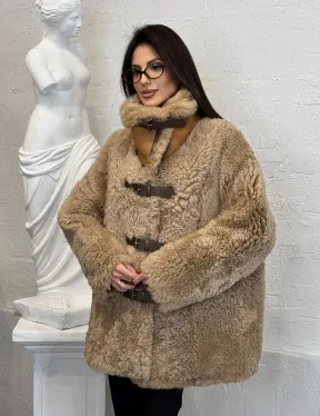 Бежевая женская дубленка из натуральной овчины Тиградо средней длины с отложным воротником