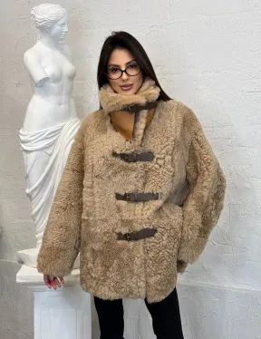 Бежевая женская дубленка из натуральной овчины Тиградо средней длины с отложным воротником