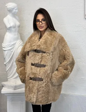 Бежевая женская дубленка из натуральной овчины Тиградо средней длины с отложным воротником
