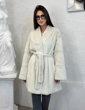 Светлая норковая шуба - халат средней длины из велюровой норки