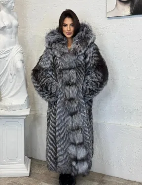 Длинная шуба с капюшоном из натуральной лисы Silver Fox Fur в росшив