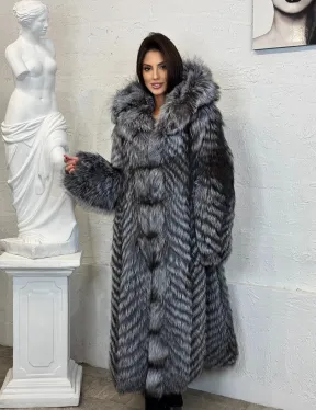 Длинная шуба с капюшоном из натуральной лисы Silver Fox Fur в росшив