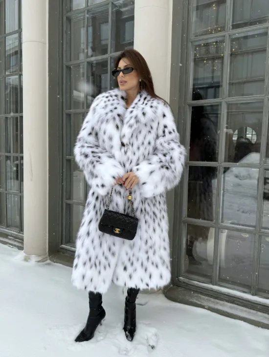 Шуба из меха кристальной лисы под рысь - английский воротник